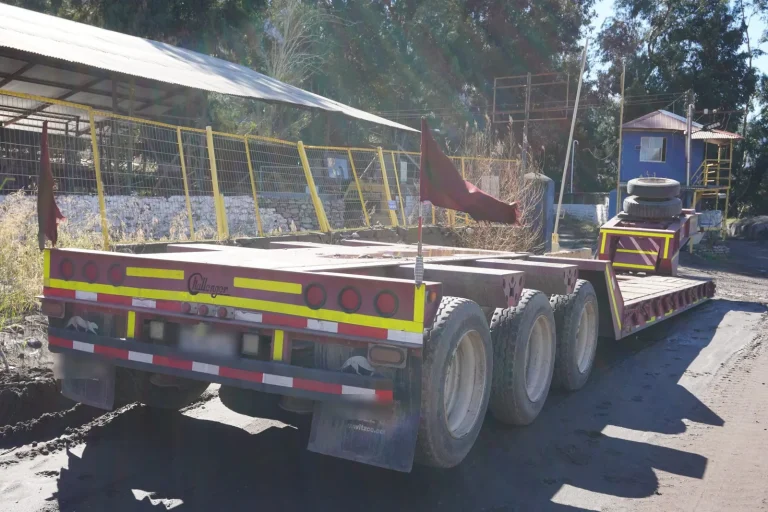 Cama baja para traslado de maquinaria pesada
