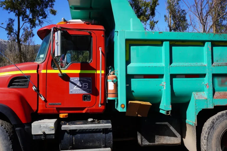 Camión tolva Mack de Transportes Ingetrans